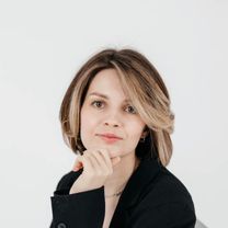 Alexandra K., Manicure and pedicure stylist
